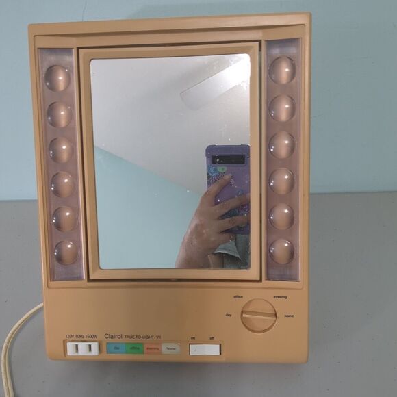 CLAIROL True-to-Light Portable Make Up Mirror+Lamp LM-7 Outlet+4 Light Settings - Picture 2 of 3